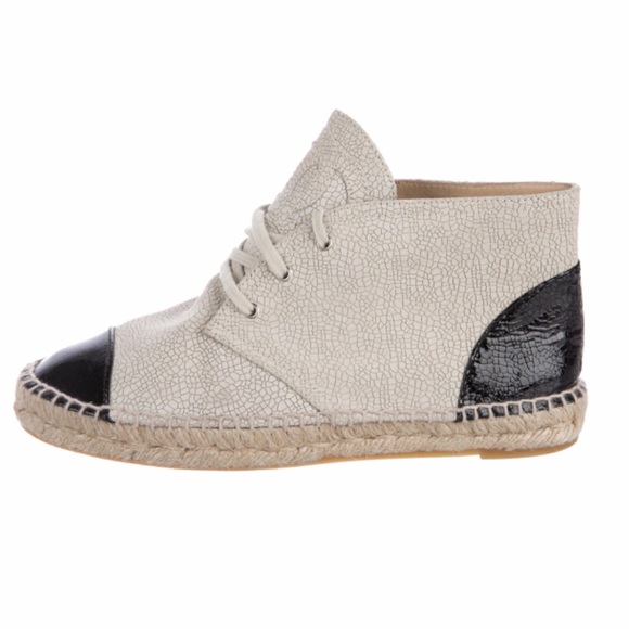 CHANEL ANKLE BOOTS - Picture 3 of 6